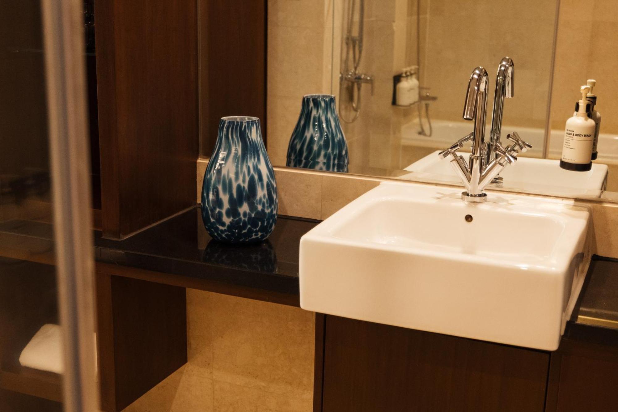 One-Bedroom Suite Exclusive Residences Lounge Access